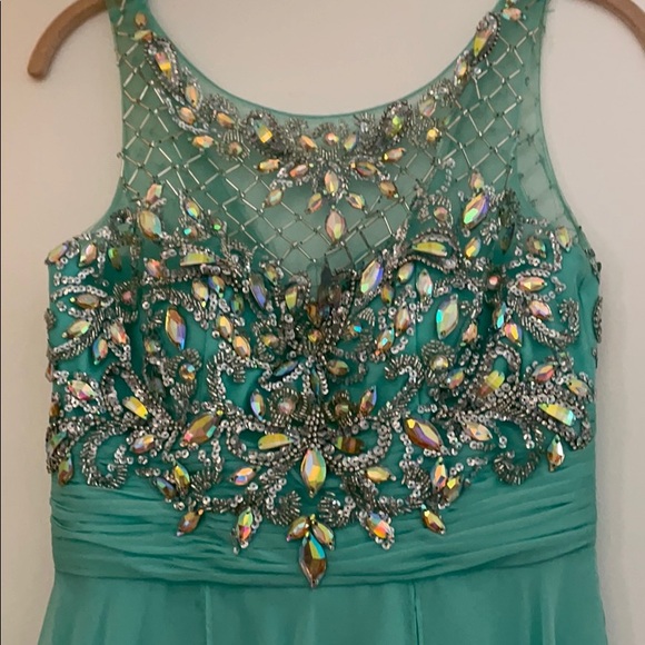 Formal green gown w/ protective bag - Picture 4 of 10